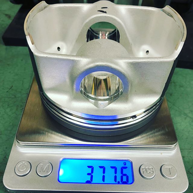 はろー！はろー！ひろもちゃんだよ！エンジン組み立てだってチョチョイのチョイなんだからね！#GC8#22B風#オーバーホール＃ヒロモちゃん